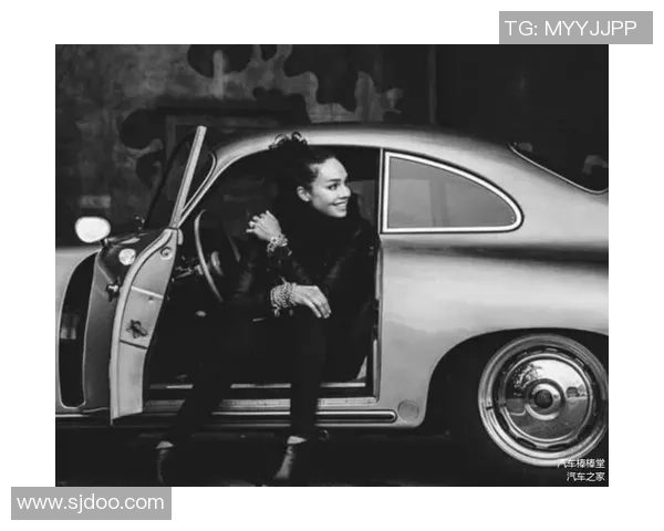 翘臀足球明星女友的时尚生活与运动魅力揭秘